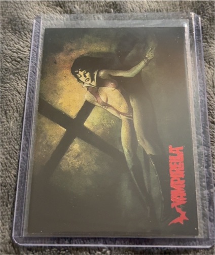 1995 Topps Visions of Vampirella #49 Vampirella — front