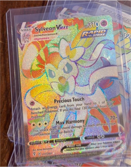 2021 Pokémon SWSH07 #211 Sylveon VMAX — front