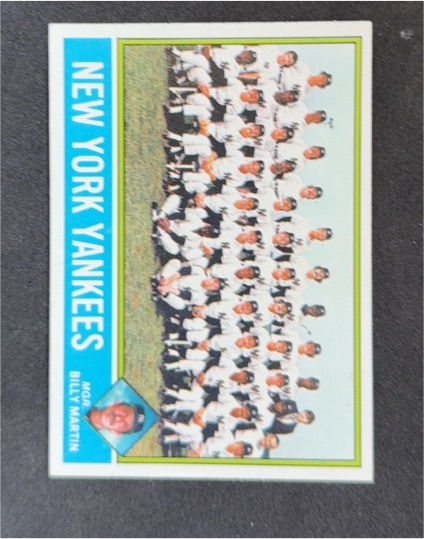 1976 Topps #17 New York Yankees Team Card Billy Martin — front