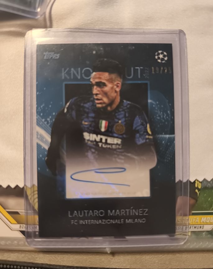 2022 Topps UEFA Champions League Knockout #19 Lautaro Martínez — front