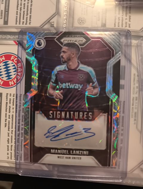 2021-22 Panini Prizm Premier League Signatures #S-MLA Manuel Lanzini — front