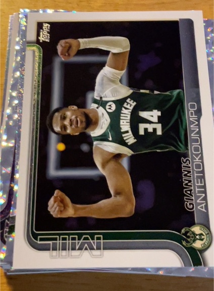 2025-26 Topps #54 Giannis Antetokounmpo — front