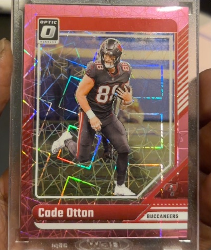 2024 Panini Donruss Optic #185 Cade Otton Pink Velocity Prizm — front