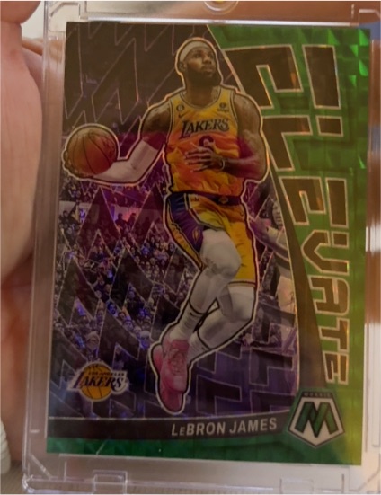 2022-23 Panini Mosaic #4 LeBron James Elevate Green Prizm — front