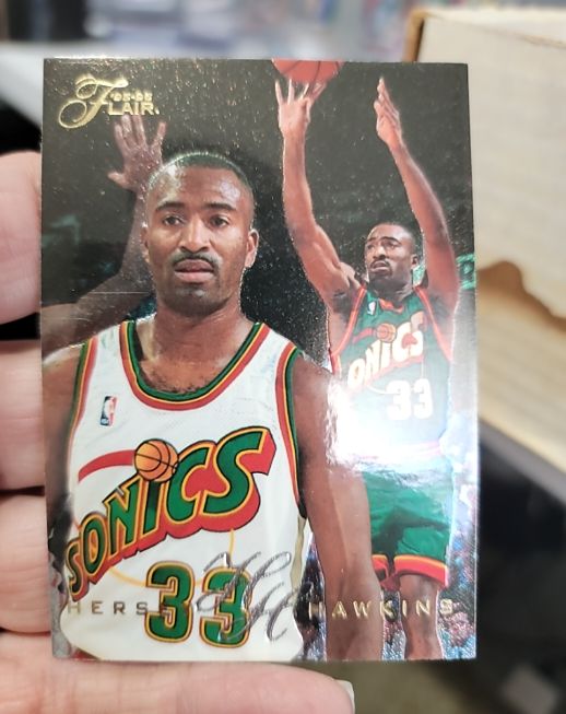 1995-96 Flair #187 Hersey Hawkins — front
