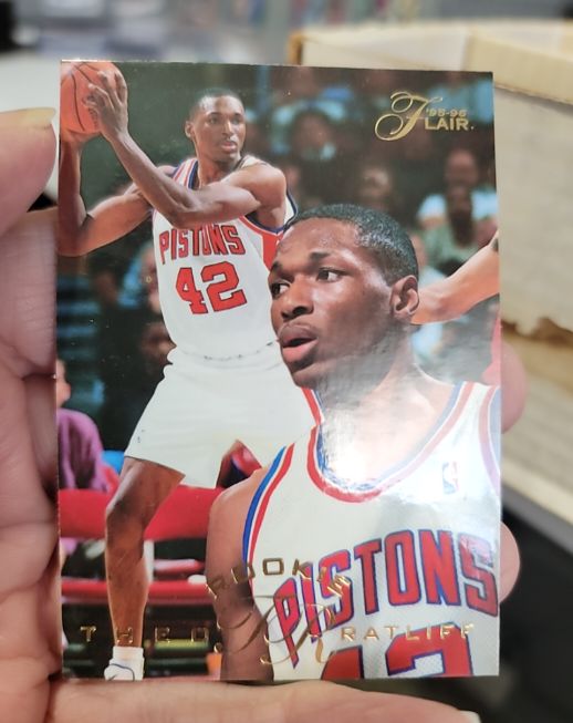 1995-96 Flair #214 Theo Ratliff Rookie RC — front