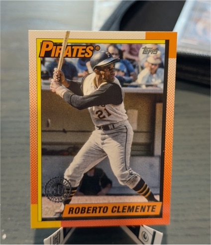 2025 Topps Series 1 1990 Retro #T90-27 Roberto Clemente — front