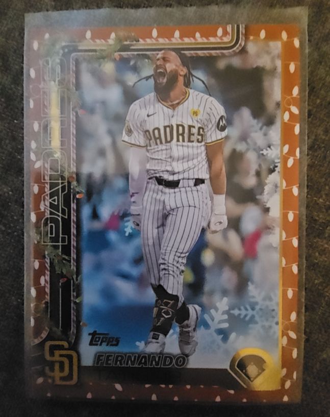 2025 Topps Holiday #H170 Fernando Tatís Jr. Gold Holiday Lights — front