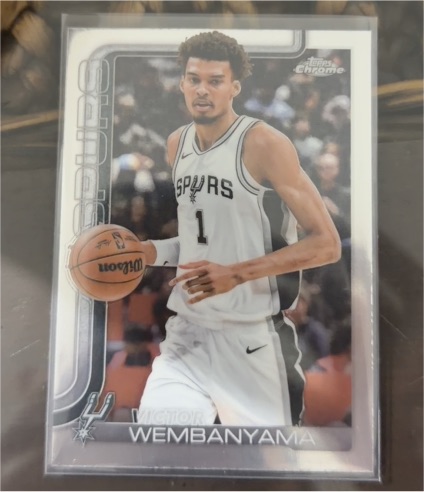 2025-26 Topps Chrome #221 Victor Wembanyama — front