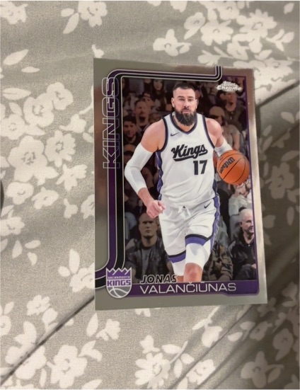 2025-26 Topps Chrome #206 Jonas Valanciunas Sacramento Kings — front