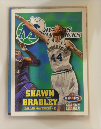 1997-98 Hoops #4 Shawn Bradley — front