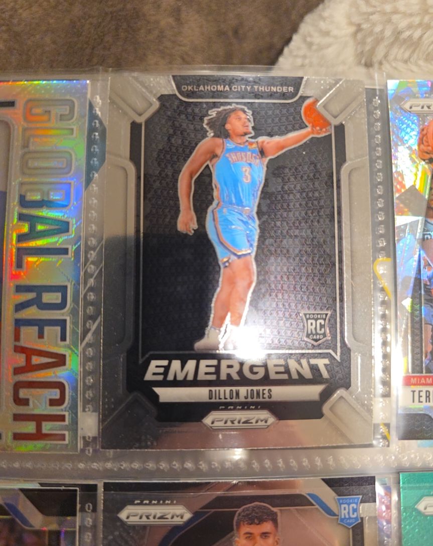 2024-25 Panini Prizm #11 Dillon Jones Emergent — front