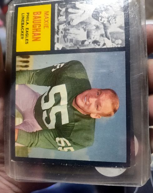 1962 Topps #124 Maxie Baughan — front