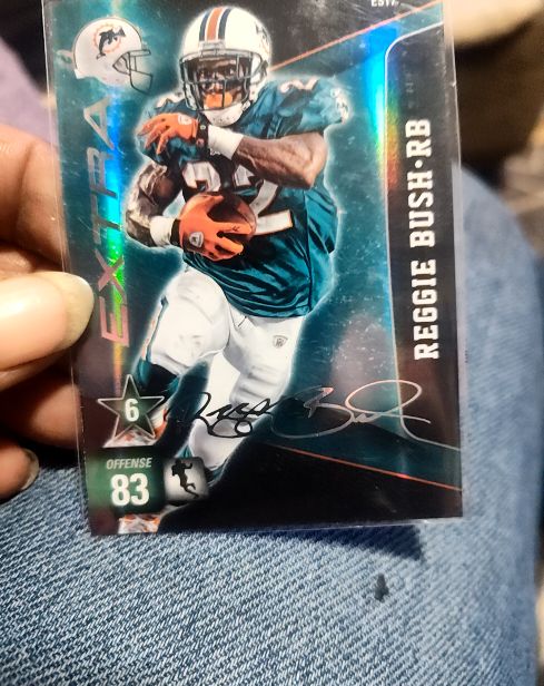 2011 Panini Adrenalyn XL Extra Signature #ES17 Reggie Bush — front