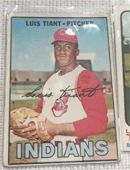 1967 Topps #377 Luis Tiant Cleveland Indians — front