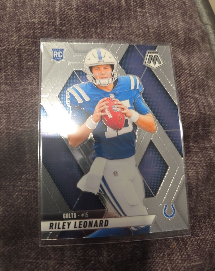 2025 Panini Mosaic #372 Riley Leonard — front