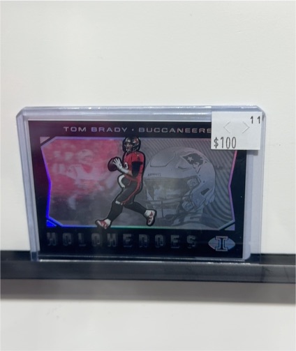 2021 Panini Illusions Holoheroes #HHTB-11 Tom Brady — front
