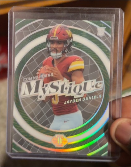 2024 Panini Illusions #4 Jayden Daniels Mystique Emerald — front