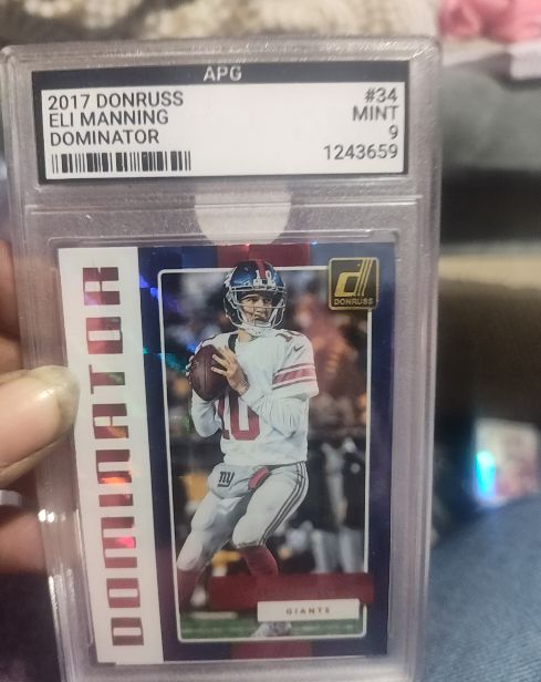 2017 Donruss #34 Eli Manning Dominator — front