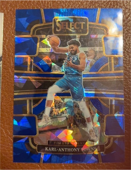 2023-24 Panini Select #5 Karl-Anthony Towns Blue Cracked Ice Prizm Concourse — front