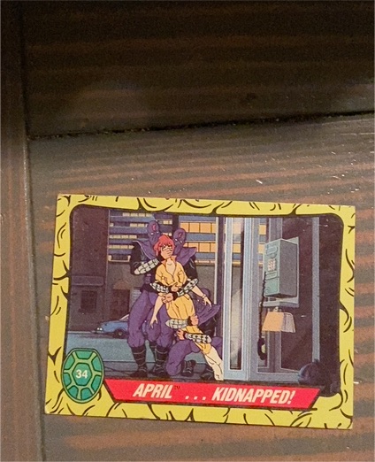 1989 Topps Teenage Mutant Ninja Turtles #34 April Kidnapped — front