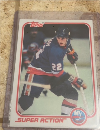 1981-82 Topps #125 Mike Bossy Super Action — front