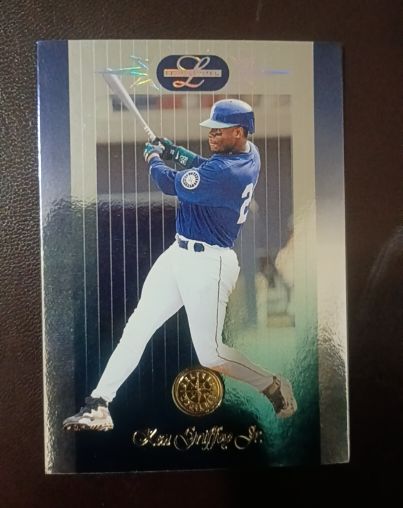 1996 Leaf Limited #11 Ken Griffey Jr. — front