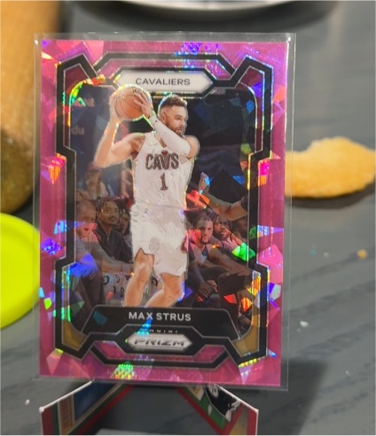 2023-24 Panini Prizm #273 Max Strus — front