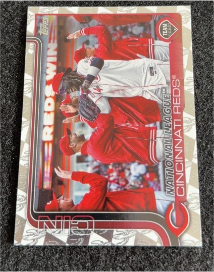 2025 Topps Series 1 #99 Cincinnati Reds Team Card Elly De La Cruz — front