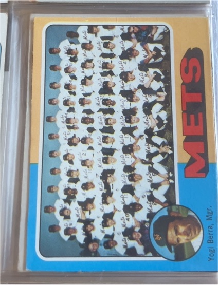1975 Topps #421 Mets Team Card Yogi Berra — front