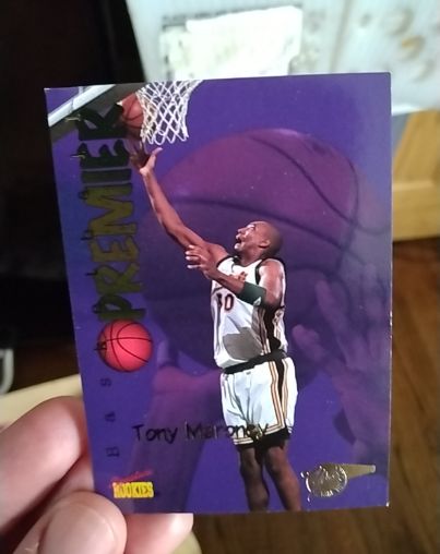 1995-96 Skybox Premium #8 Tony Massenburg — front