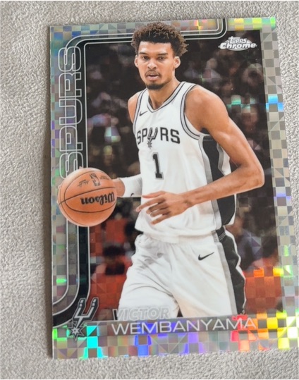 2025-26 Topps Chrome #221 Victor Wembanyama — front