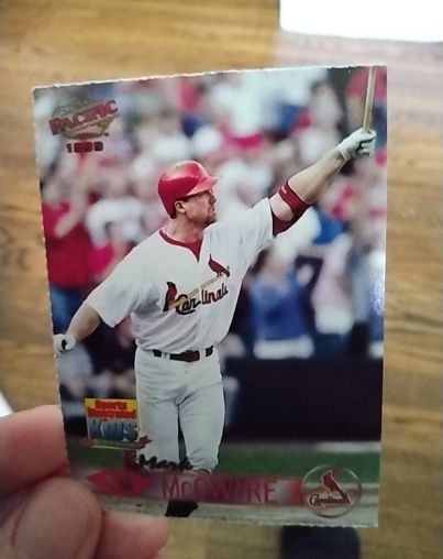1999 Pacific #70 Mark McGwire — front