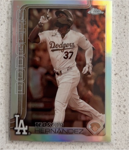 2025 Topps Chrome #128 Teoscar Hernandez — front