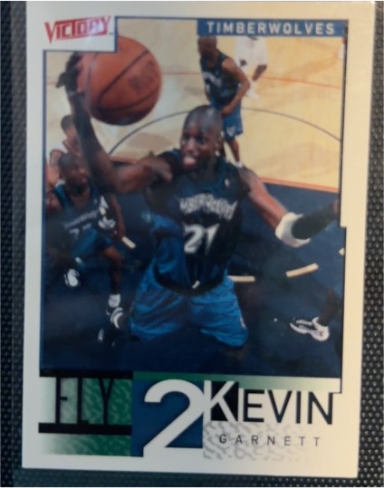 2000-01 Upper Deck Victory #324 Kevin Garnett — front