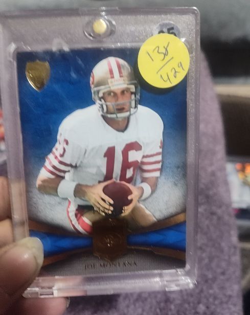 2011 Topps Supreme #100 Joe Montana — front
