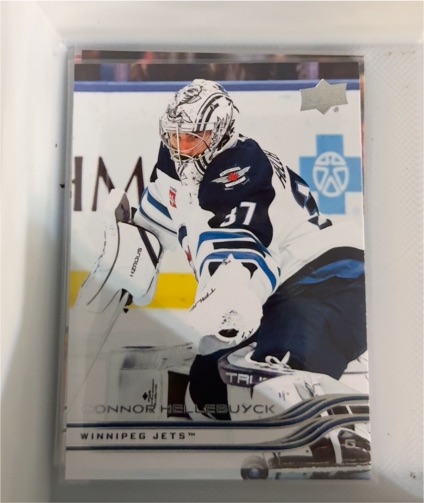 2025-26 Upper Deck Series 1 #194 Connor Hellebuyck Winnipeg Jets — front