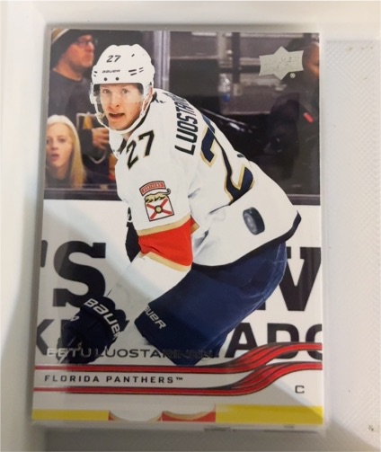 2025-26 Upper Deck Series 1 #70 Eetu Luostarinen — front