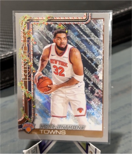 2025-26 Topps Holiday #H16 Karl-Anthony Towns — front
