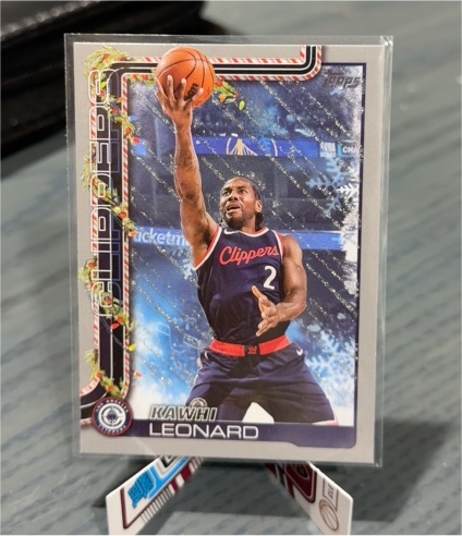 2025-26 Topps Holiday #H112 Kawhi Leonard — front