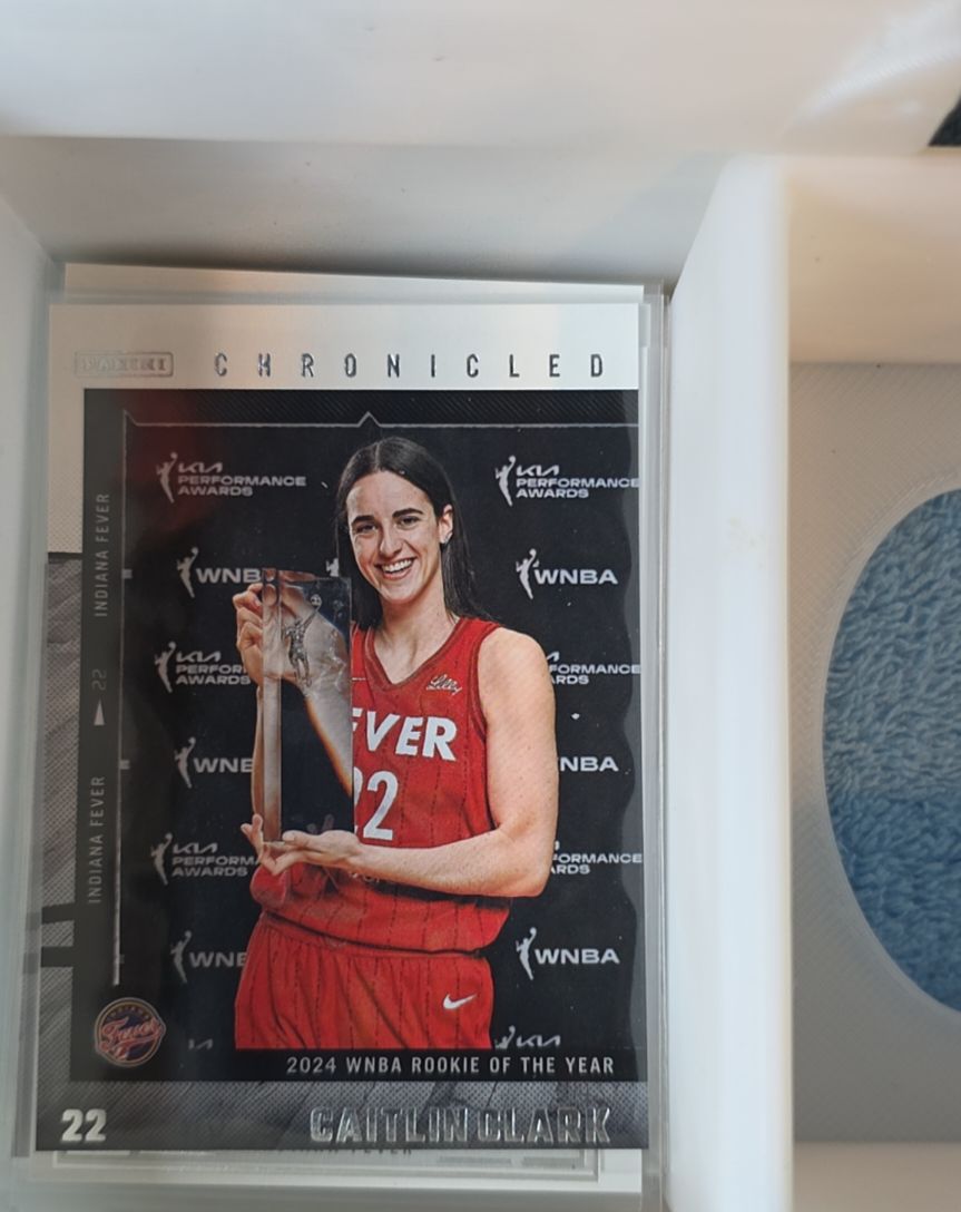 2025 Panini Chronicled #16 Caitlin Clark — front