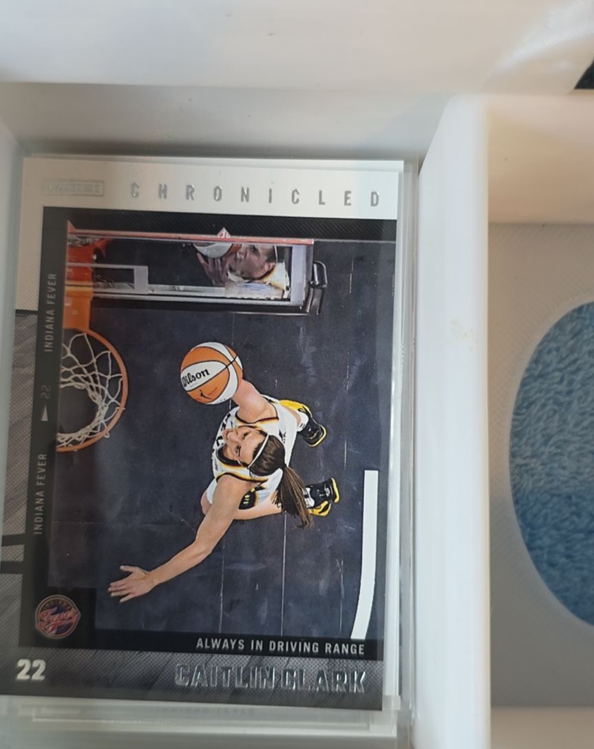 2025 Panini Chronicled #32 Caitlin Clark — front