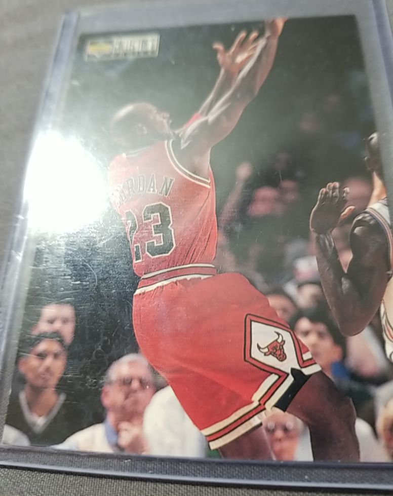1997-98 Upper Deck Collector's Choice #389 Michael Jordan — front