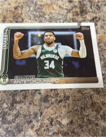 2025-26 Topps #54 Giannis Antetokounmpo — front