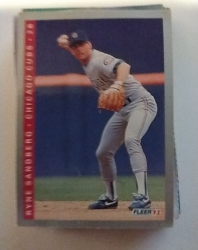 1993 Fleer #25 Ryne Sandberg — front