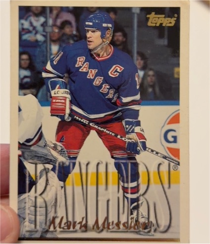 1995-96 Topps #240 Mark Messier — front