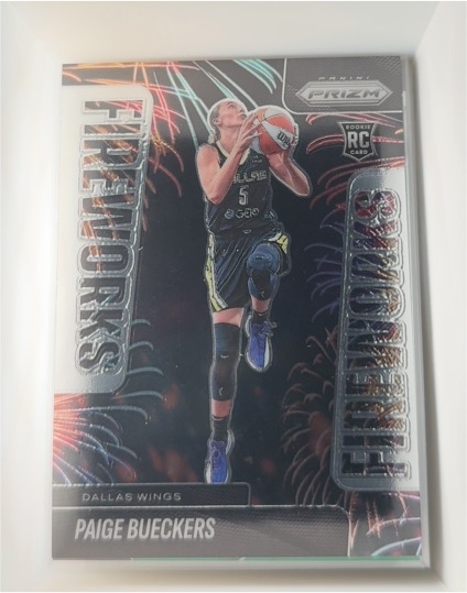 2025 Panini Prizm WNBA #14 Paige Bueckers Fireworks Rookie Card — front