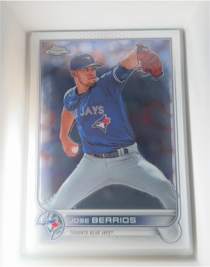 2022 Topps Chrome #104 Jose Berrios — front