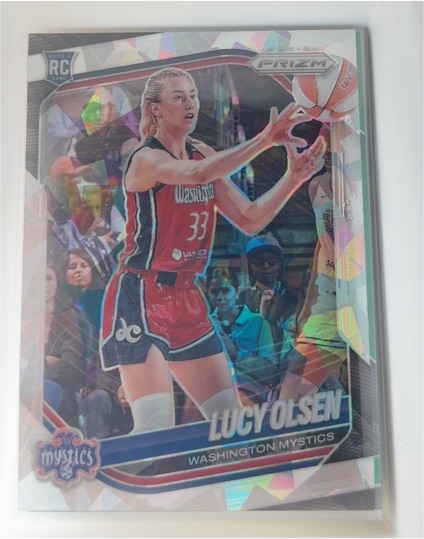 2025 Panini Prizm WNBA #104 Lucy Olsen — front