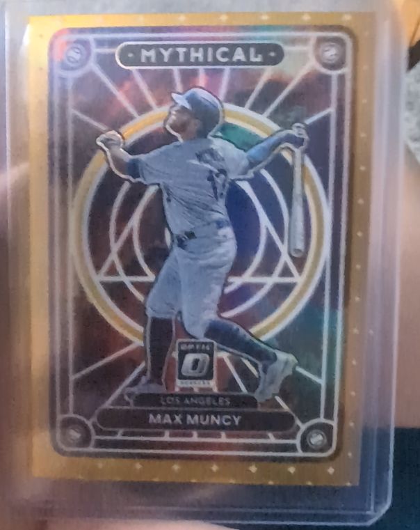2022 Panini Donruss Optic Mythical #MTH-18 Max Muncy — front